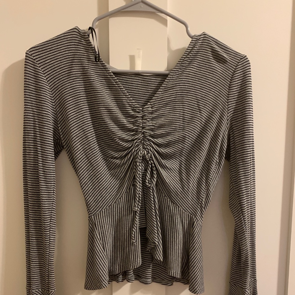 LONG SLEEVE BLACK AND WHITE STRIPPED SHIRT